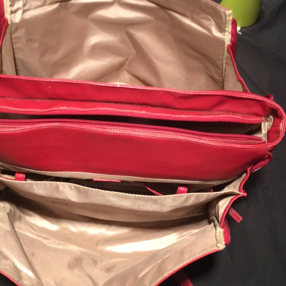 Red Buxton Genuine Leather 💼. - Picture 2 of 8